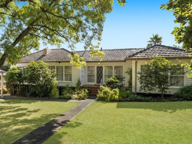 ferntree-gully-family-heirloom-sells-in-frenzied-auction