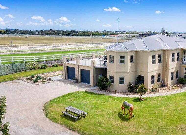 mornington-racecourse:-house-next-to-horseracing-track-for-sale