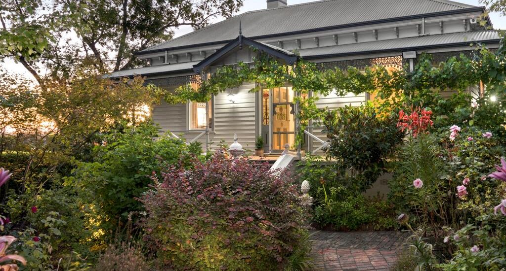 one-of-daylesford’s-most-grand-homes-for-sale